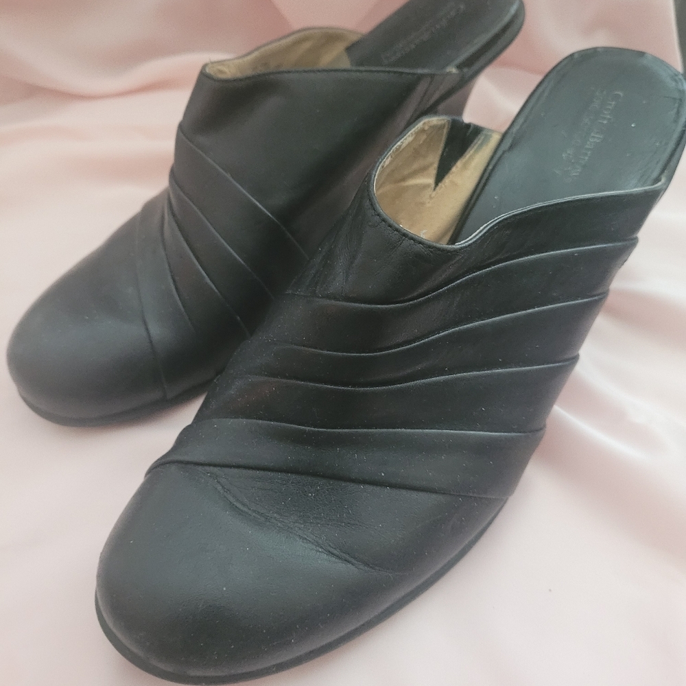Woman's shoes